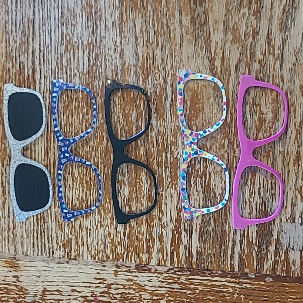 Pair glasses clips